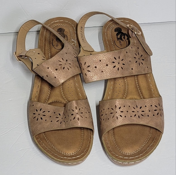 G.C SHOES Shoes Gc Shoes Cynthia Wedge Sandals 95 Poshmark